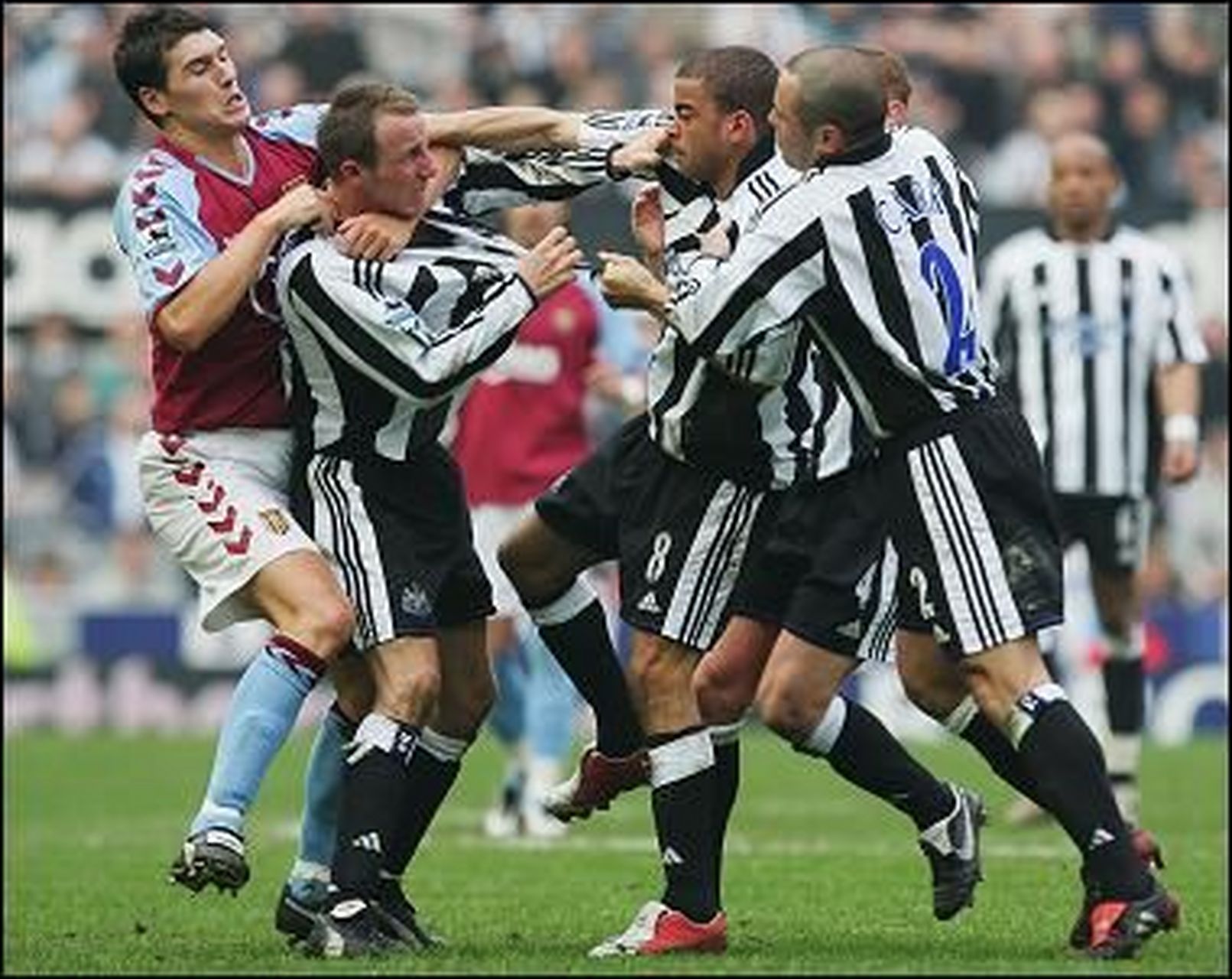 包含纽卡斯尔主场失利，面临保级艰难的词条