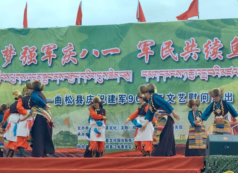 兰州八一取得胜利，球员庆祝欢呼