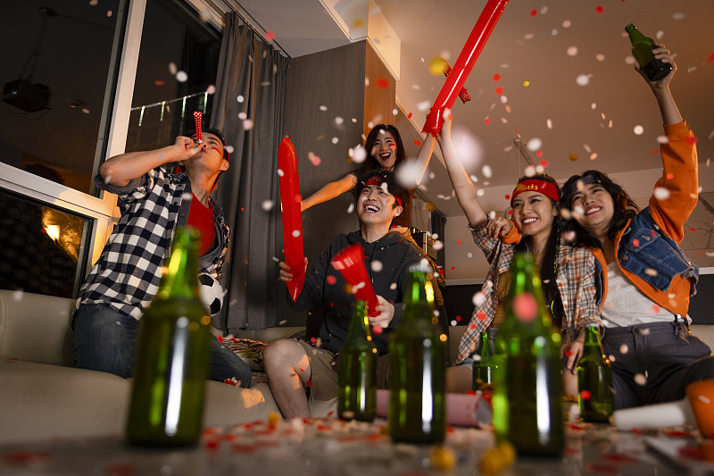 兰州八一取得胜利，球员庆祝欢呼