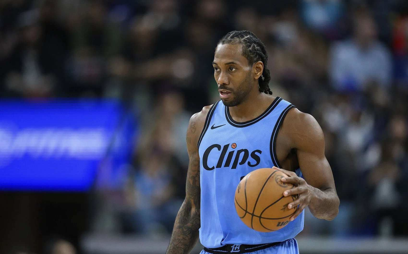 76人完胜勇士，伦纳德一己之力扛起全队