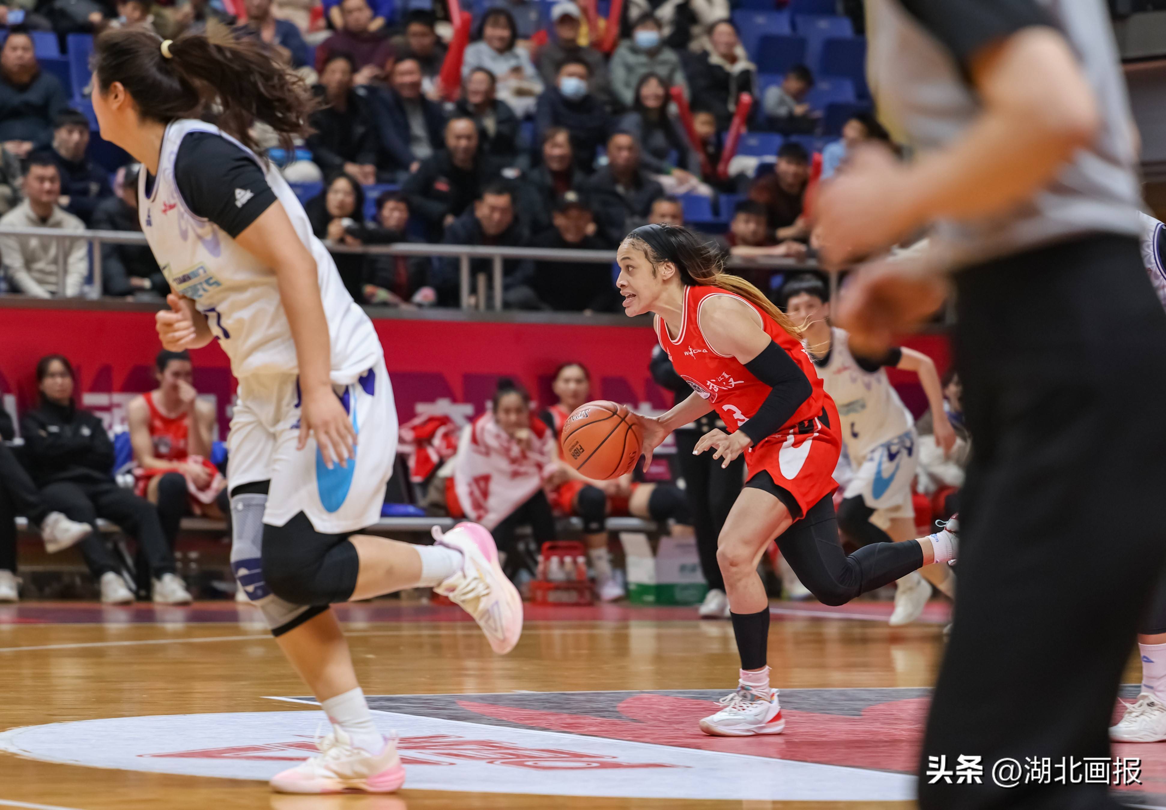 关于连胜势头难挡！CBA豪取十连胜的信息