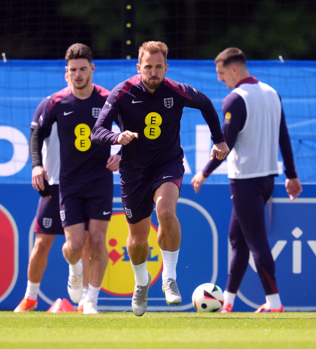 塞尔维亚队惊险晋级,成功跻身欧国联八强 塞尔维亚队惊险晋级,成功跻身欧国联八强