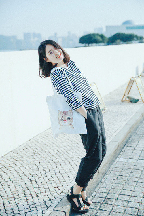 库里进攻端无人可挡，76人国际友谊赛大胜上海队