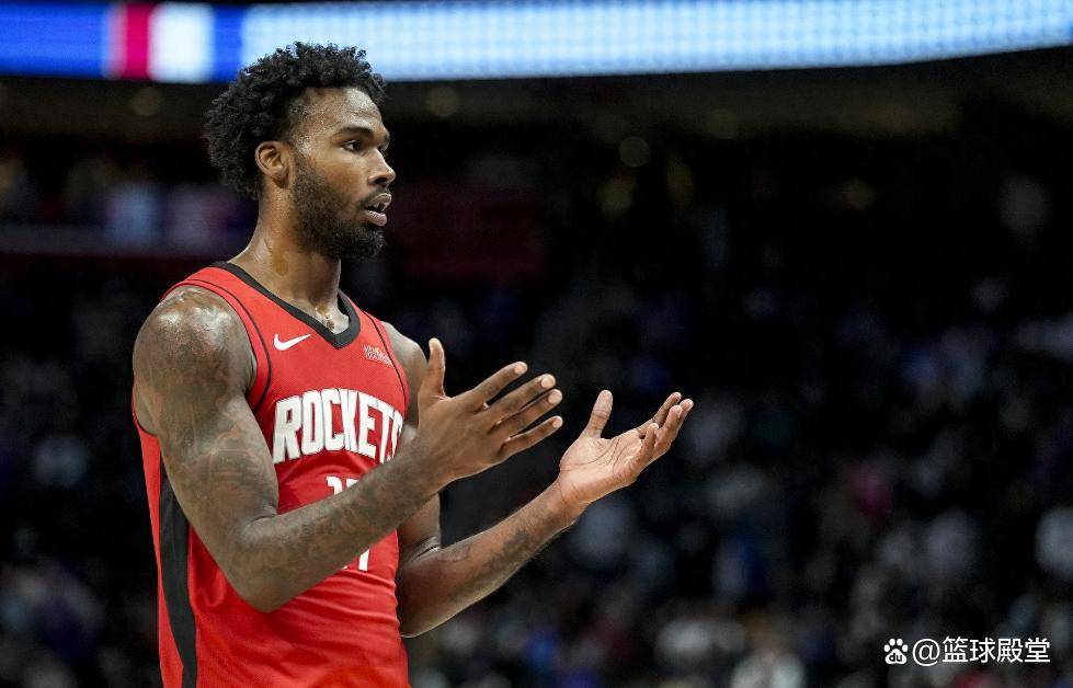 猛龙对阵广东队，范弗利特成为全场焦点